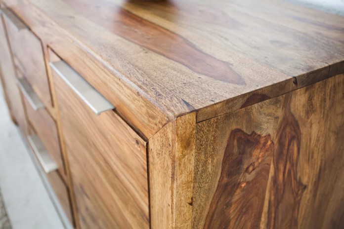 BUFFET COREX™ 135 : COMPACT, ÉLÉGANCE MASSIVE EN SHEESHAM 100% NATUREL