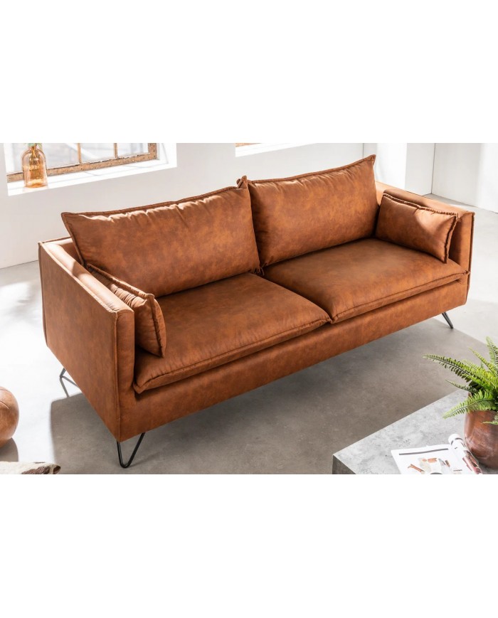 Canapé DAKOTA 195 cm – Microfibre marron antique, style rétro vintage avec pieds épingle design