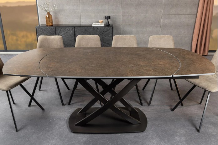Table à manger extensible ovale EXTENSIO 130-190 cm – Plateau céramique aspect rouille et support en bronze design moderne