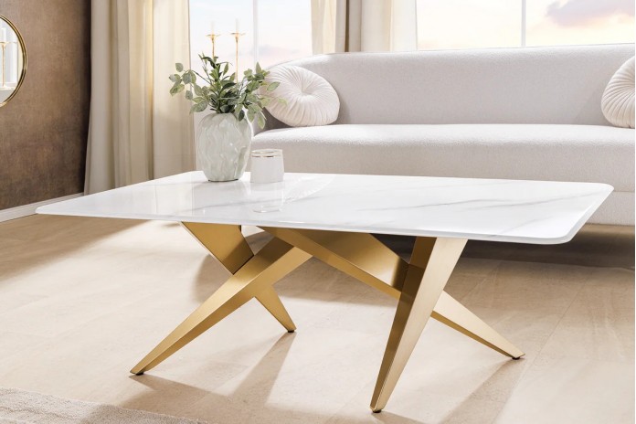 Table basse CELENIA – 130 cm en céramique effet marbre blanc & structure dorée champagne
