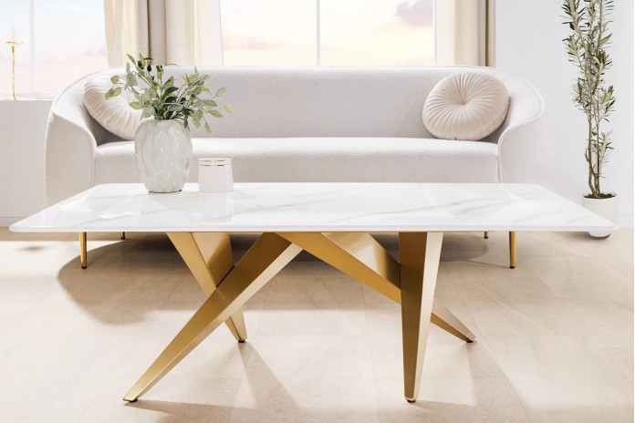 Table basse CELENIA – 130 cm en céramique effet marbre blanc & structure dorée champagne