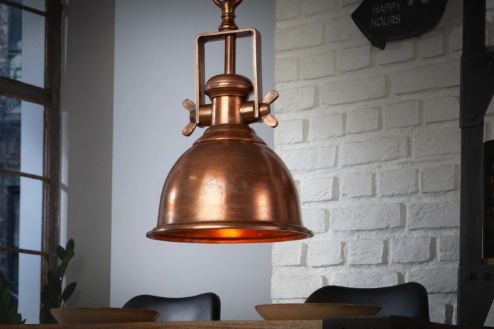 Lampe à suspension INDUSTRIAL en cuivre chiné – L’Élégance de l’Artisanat Industriel