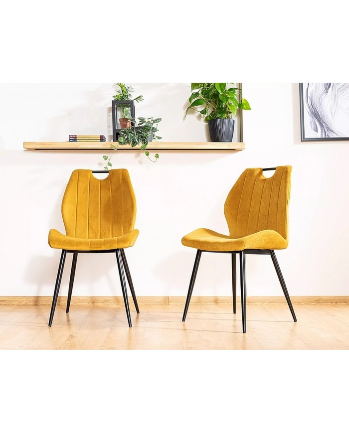 Chaise rembourrée en tissu ou velours pieds et poignée en métal Arco