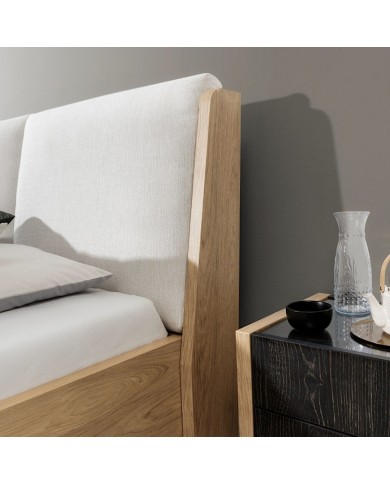 Table de chevet Modella : solidité, raffinement Fabrication de haute qualité