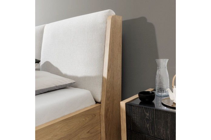 Table de chevet Modella : solidité, raffinement Fabrication de haute qualité
