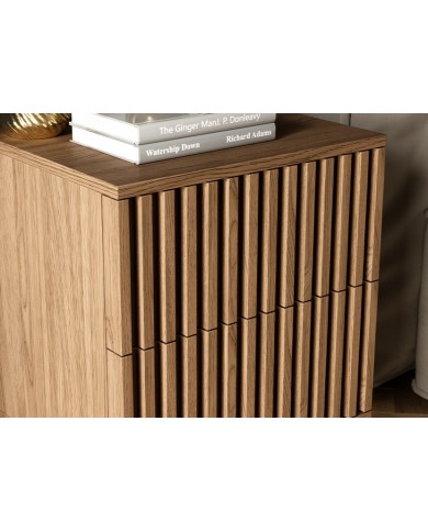 Table de chevet Entan chêne artisanal : la fonctionnalité rencontre le style.