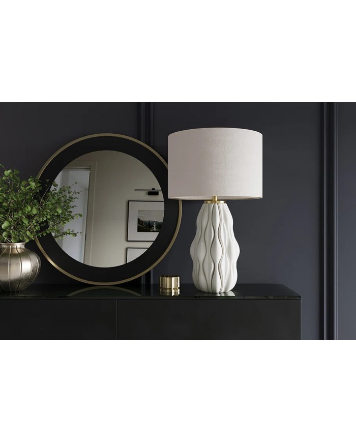 Lampe de Table Design Ondara – Céramique Blanche & Doré – Abat-jour Blanc – Hauteur 65 cm – Élégance Moderne